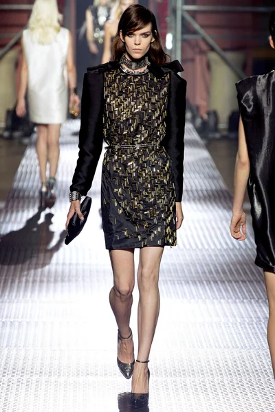 Look 15